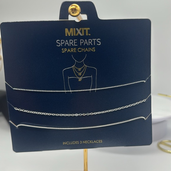 Crystal Flower Necklace made with Swarovski Crystals - Picture 12 of 13